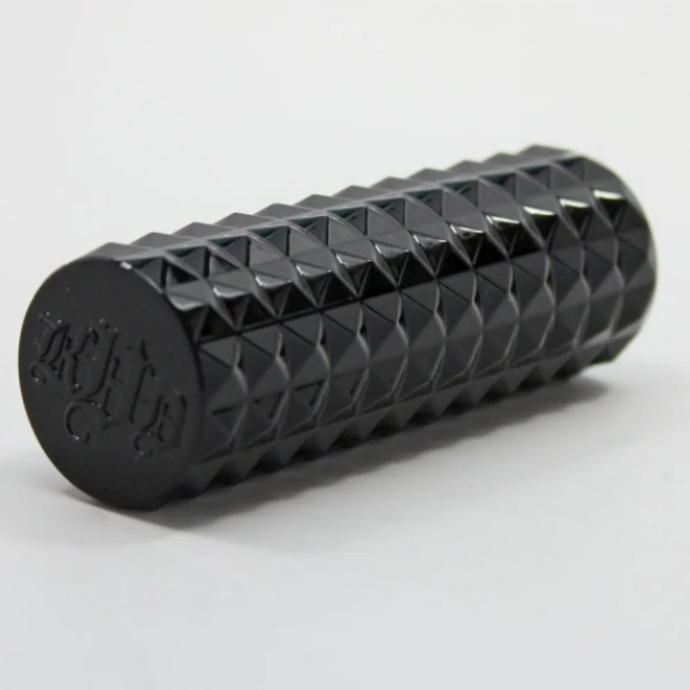 ❇️🧚‍♀️POE Kat Von D DISCONTINUED Studded Kiss Lipstick NWT